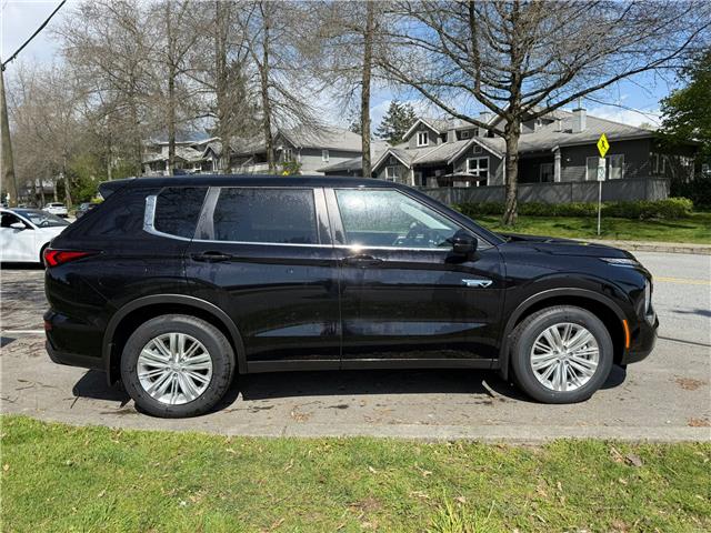 2025 Mitsubishi Outlander PHEV ES (Stk: 619945) in North Vancouver - Image 2 of 13