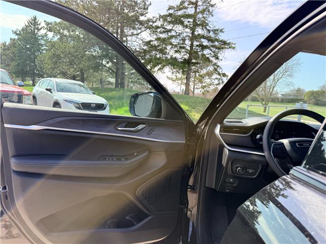 2025 Jeep Grand Cherokee L Limited (Stk: 16135A) in Newmarket - Image 2 of 50
