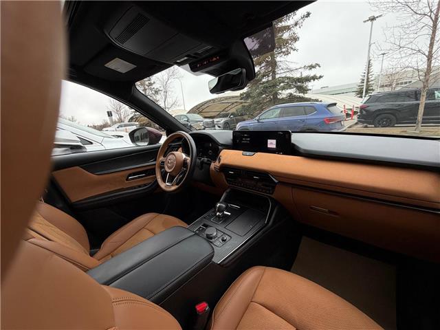 2024 Mazda CX-90 MHEV Signature (Stk: 260398A) in Calgary - Image 9 of 20