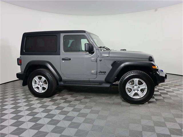 2022 Jeep Wrangler Sport (Stk: B20973) in Calgary - Image 5 of 17