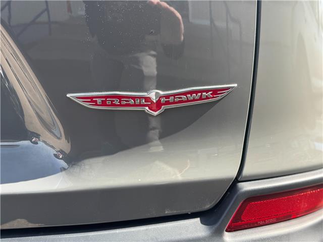 2019 Jeep Cherokee Trailhawk (Stk: P7638-1) in Pembroke - Image 5 of 22