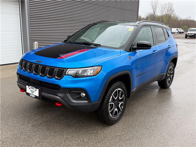 2026 Jeep Compass Trailhawk (Stk: 26112) in London - Image 1 of 15