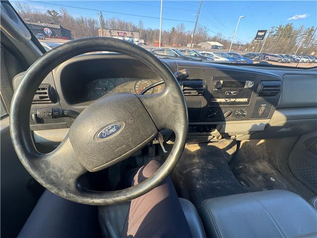 2005 Ford F-450 Chassis XL (Stk: 24-404-1B) in Pembroke - Image 12 of 16