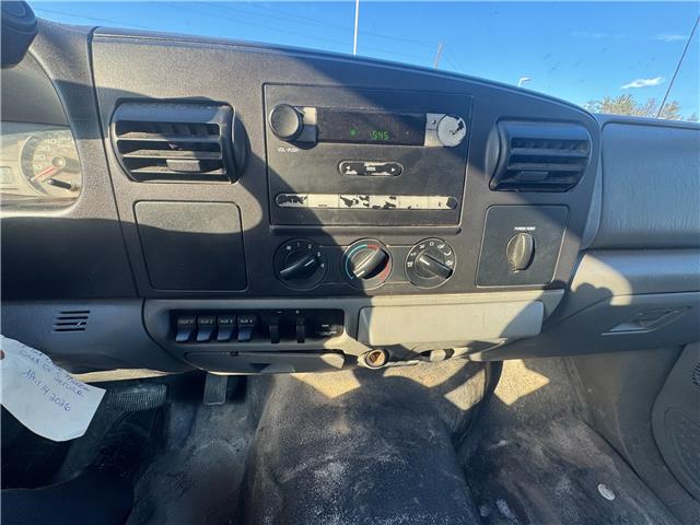 2005 Ford F-450 Chassis XL (Stk: 24-404-1B) in Pembroke - Image 14 of 16