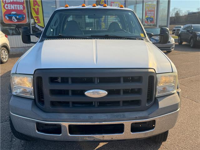 2005 Ford F-450 Chassis XL (Stk: 24-404-1B) in Pembroke - Image 8 of 16