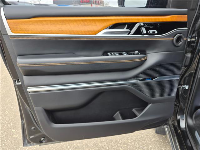 2022 Jeep Grand Wagoneer Series III (Stk: J-BB0005) in Brandon - Image 10 of 25 2022 Jeep Grand Wagoneer Series III (Stk: J-BB0005) in Brandon - Image 10 of 25