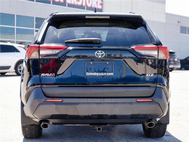 2019 Toyota RAV4 XLE | ALL WEATHER TIRES | SUN ROOF (Stk: U3259A) in Grimsby - Image 4 of 20
