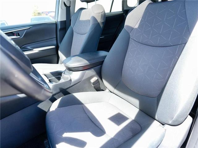 2019 Toyota RAV4 XLE | ALL WEATHER TIRES | SUN ROOF (Stk: U3259A) in Grimsby - Image 13 of 20