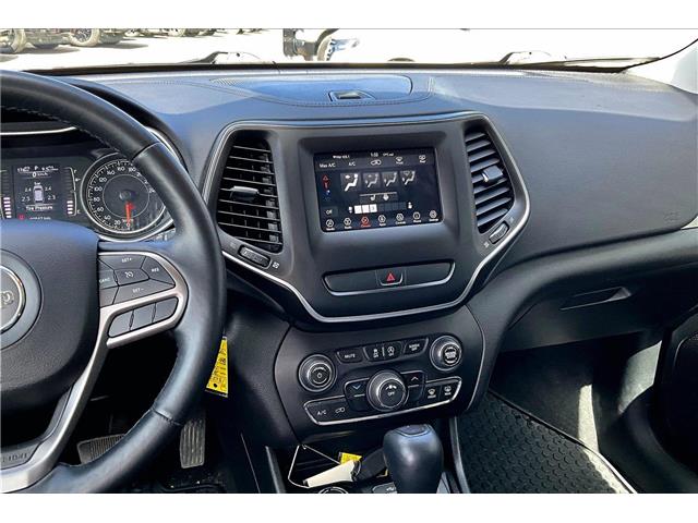 2019 Jeep Cherokee Sport (Stk: 18577U) in Calgary - Image 6 of 30