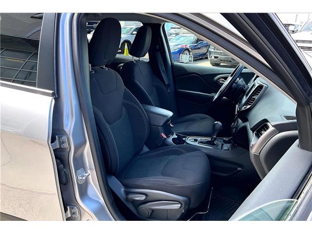 2019 Jeep Cherokee Sport (Stk: 18577U) in Calgary - Image 7 of 30