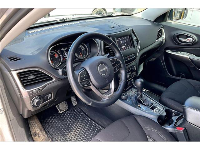 2019 Jeep Cherokee Sport (Stk: 18577U) in Calgary - Image 13 of 30