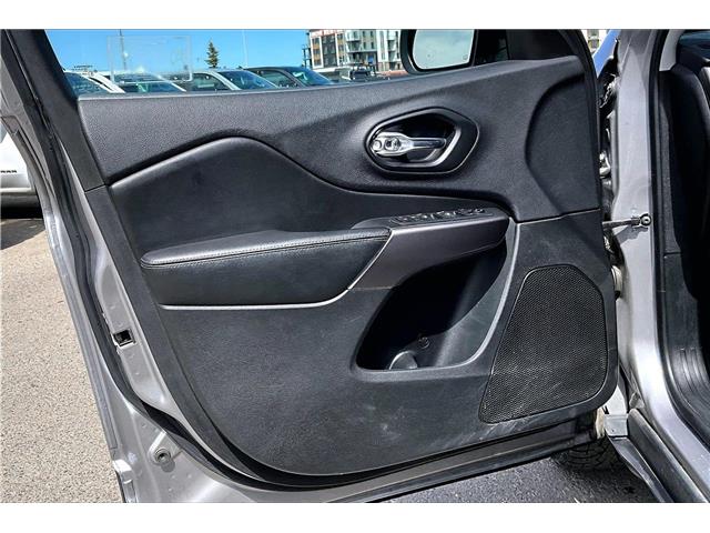 2019 Jeep Cherokee Sport (Stk: 18577U) in Calgary - Image 17 of 30