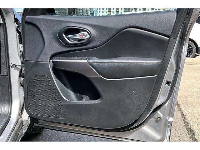 2019 Jeep Cherokee Sport (Stk: 18577U) in Calgary - Image 18 of 30