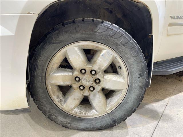 2011 GMC Yukon XL 1500 SLT (Stk: 10796AT) in Meadow Lake - Image 2 of 15