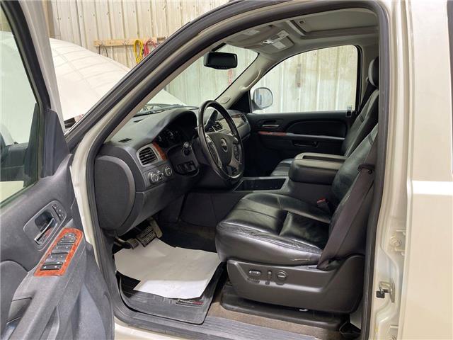2011 GMC Yukon XL 1500 SLT (Stk: 10796AT) in Meadow Lake - Image 3 of 15