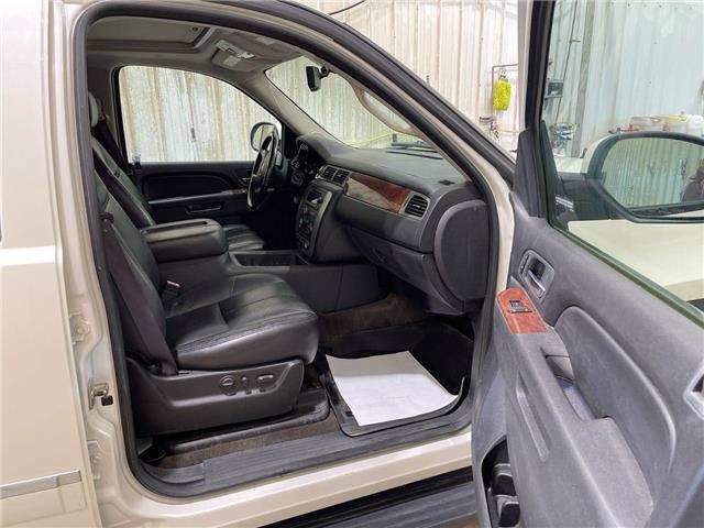2011 GMC Yukon XL 1500 SLT (Stk: 10796AT) in Meadow Lake - Image 14 of 15