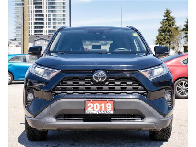 2019 Toyota RAV4 XLE | ALL WEATHER TIRES | SUN ROOF (Stk: U3259A) in Grimsby - Image 2 of 20