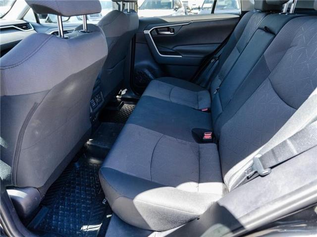 2019 Toyota RAV4 XLE | ALL WEATHER TIRES | SUN ROOF (Stk: U3259A) in Grimsby - Image 8 of 20