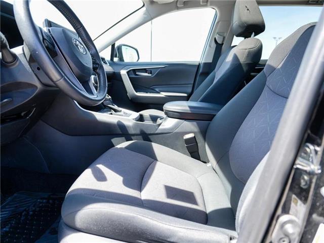 2019 Toyota RAV4 XLE | ALL WEATHER TIRES | SUN ROOF (Stk: U3259A) in Grimsby - Image 14 of 20