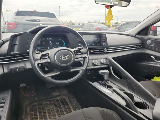 2024 Hyundai Elantra Preferred (Stk: 44009J) in Belleville - Image 2 of 8