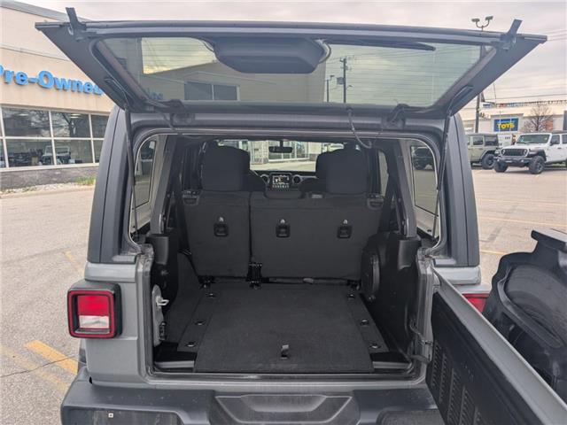 2019 Jeep Wrangler Unlimited Sahara (Stk: 1072) in Kitchener - Image 4 of 7