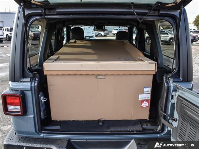 2025 Jeep Wrangler Sport (Stk: 44550) in Kitchener - Image 11 of 27
