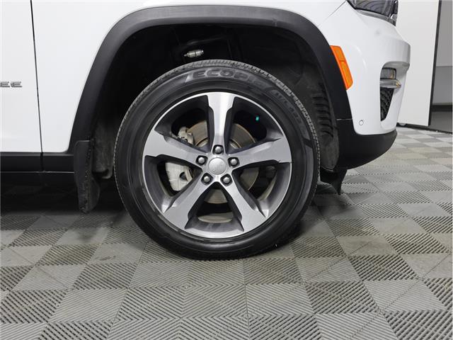 2023 Jeep Grand Cherokee Limited (Stk: A20937) in Calgary - Image 4 of 23 2023 Jeep Grand Cherokee Limited (Stk: A20937) in Calgary - Image 4 of 23