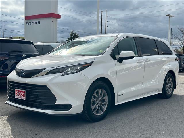 2021 Toyota Sienna LE 8-Passenger (Stk: W7079A) in Cobourg - Image 1 of 24