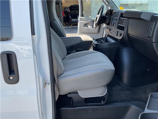 2021 GMC Savana 2500 LT (Stk: 260499) in Kingston - Image 18 of 33
