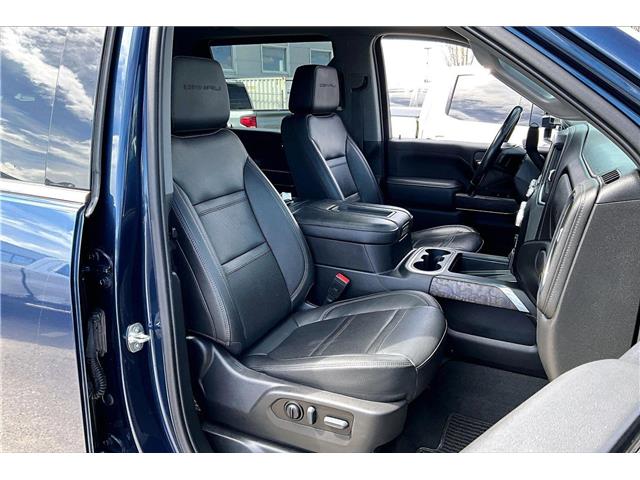 2022 GMC Sierra 3500HD Denali (Stk: 55758U) in Calgary - Image 7 of 35