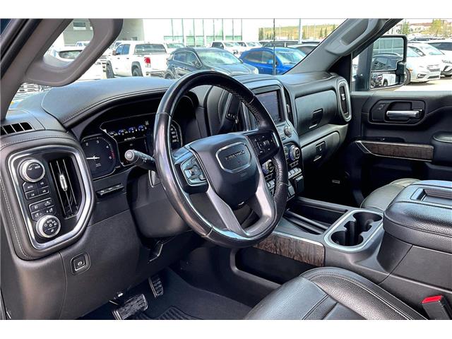 2022 GMC Sierra 3500HD Denali (Stk: 55758U) in Calgary - Image 13 of 35