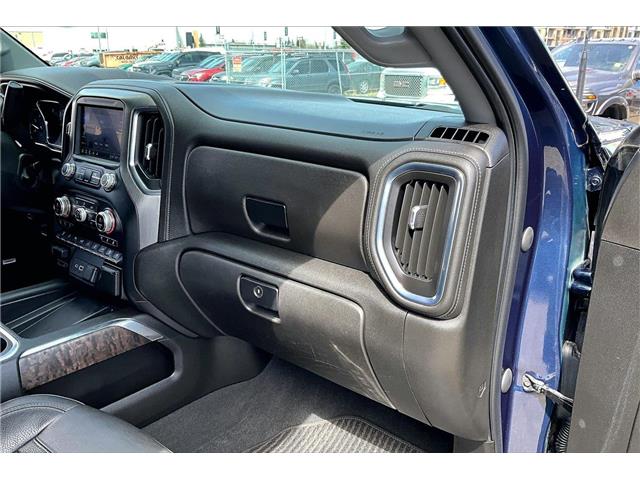 2022 GMC Sierra 3500HD Denali (Stk: 55758U) in Calgary - Image 16 of 35