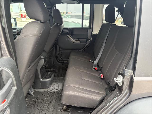 2018 Jeep Wrangler JK Unlimited Sport (Stk: 26347A) in Steinbach - Image 6 of 8