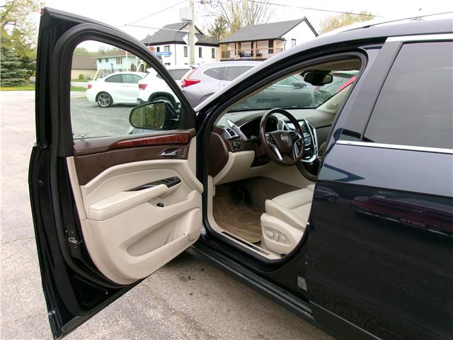 2014 Cadillac SRX Luxury in Kitchener - Image 9 of 26