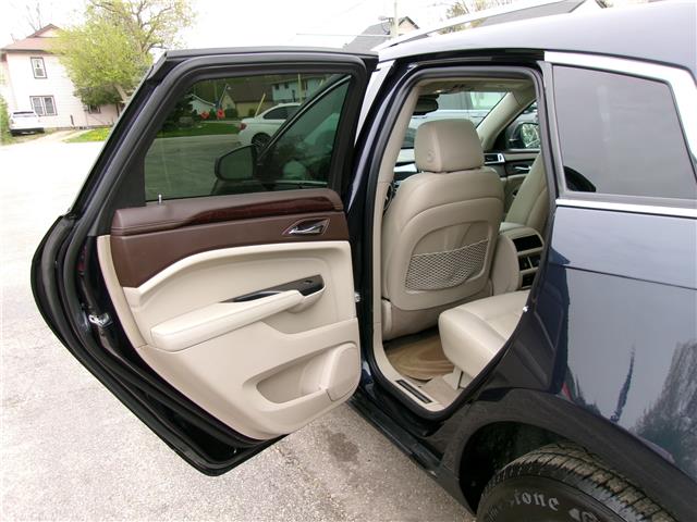 2014 Cadillac SRX Luxury in Kitchener - Image 12 of 26