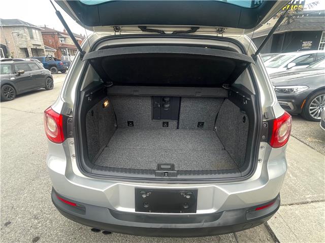 2010 Volkswagen Tiguan 2.0 TSI Highline (Stk: V508453) in Scarborough - Image 9 of 20