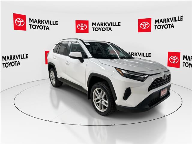 2022 Toyota RAV4 XLE (Stk: 11105943A) in Markham - Image 2 of 33