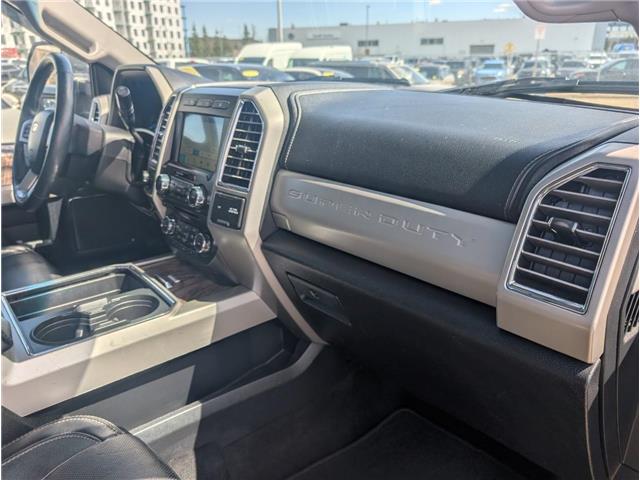 2017 Ford F-350 Lariat (Stk: 19493A) in Calgary - Image 13 of 28 2017 Ford F-350 Lariat (Stk: 19493A) in Calgary - Image 13 of 28