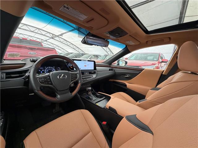 2025 Lexus ES 300h Base (Stk: 250949L) in Calgary - Image 7 of 18