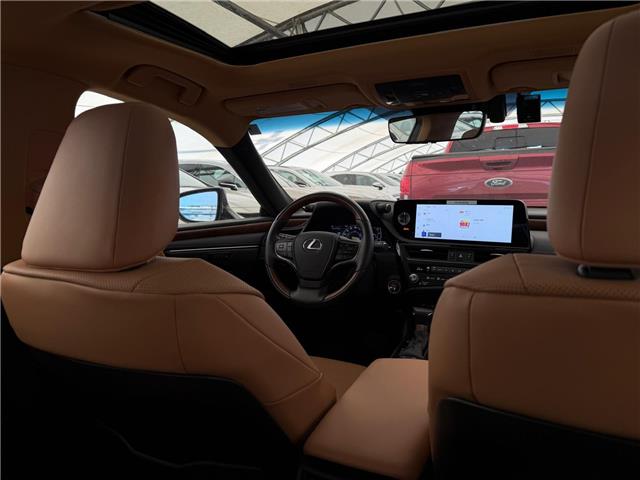 2025 Lexus ES 300h Base (Stk: 250949L) in Calgary - Image 17 of 18