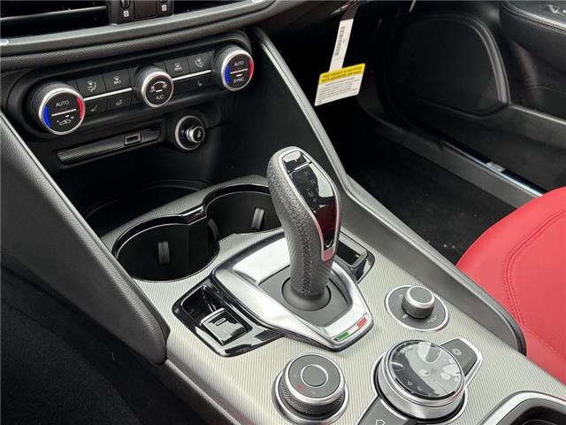 2026 Alfa Romeo Giulia Base (Stk: 922AR) in Oakville - Image 13 of 17