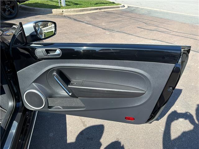 2017 Volkswagen Beetle 1.8 TSI Dune (Stk: A-810639) in Moncton - Image 17 of 20