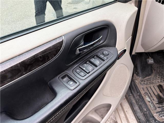 2014 Chrysler Town & Country Touring (Stk: P7393XZ) in Oakville - Image 13 of 19