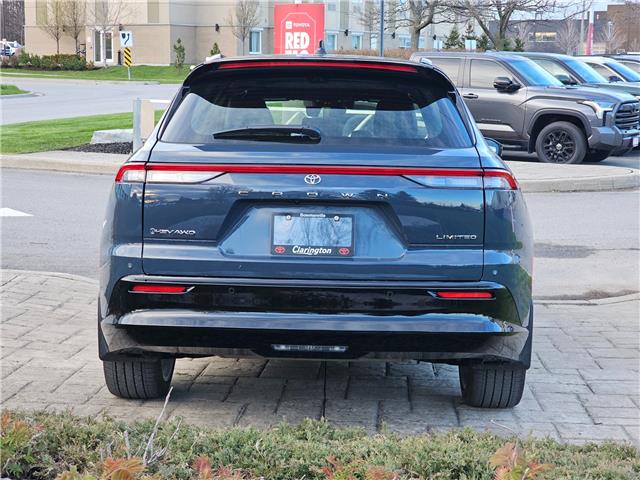 2025 Toyota Crown Signia Limited in Bowmanville - Image 7 of 29