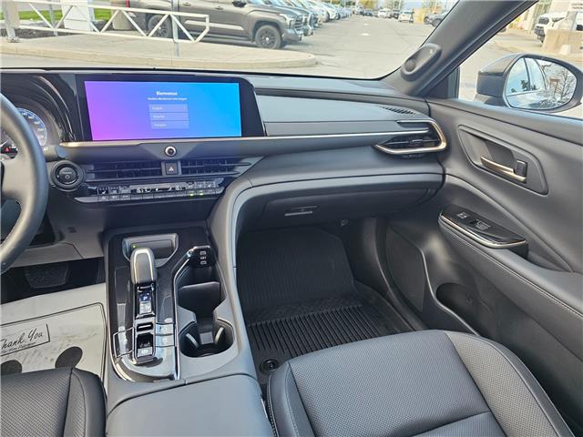 2025 Toyota Crown Signia Limited in Bowmanville - Image 18 of 29
