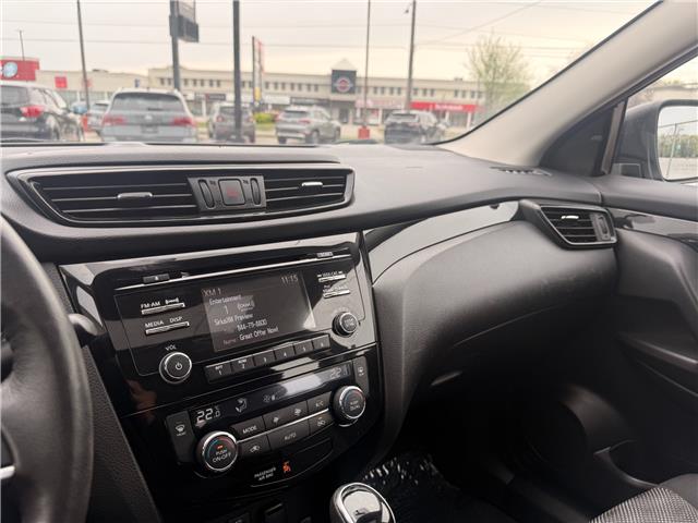 2018 Nissan Qashqai SV in Sarnia - Image 16 of 21 2018 Nissan Qashqai SV in Sarnia - Image 16 of 21