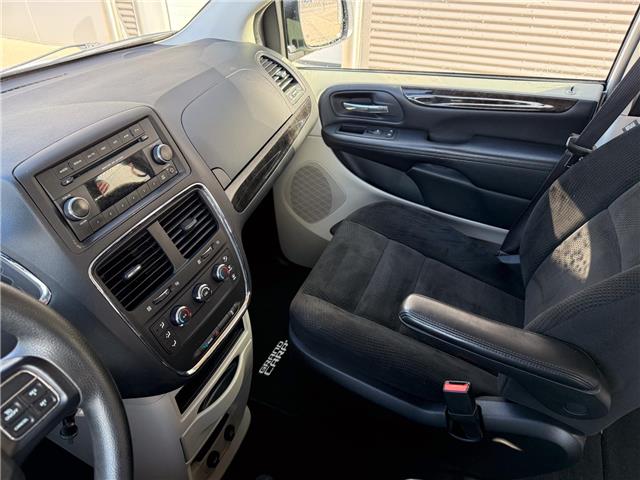 2016 Dodge Grand Caravan SE/SXT (Stk: 26240A) in London - Image 19 of 23