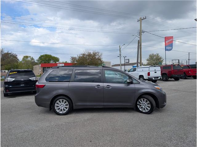 2017 Toyota Sienna XLE 7 Passenger (Stk: B1969) in Sarnia - Image 4 of 31