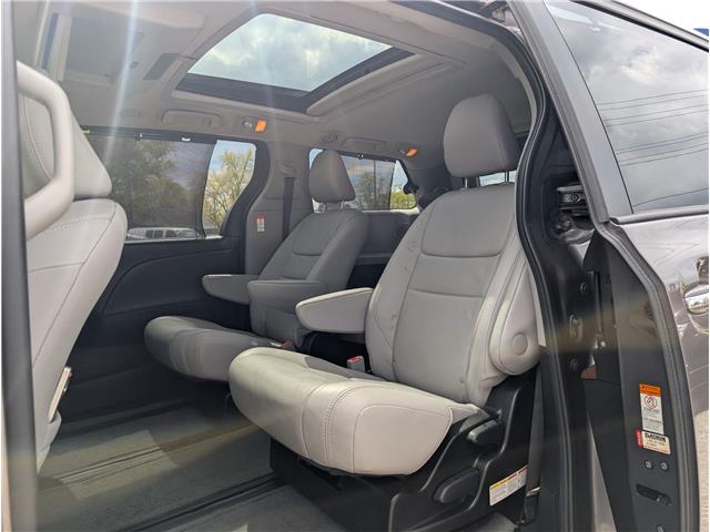 2017 Toyota Sienna XLE 7 Passenger (Stk: B1969) in Sarnia - Image 26 of 31