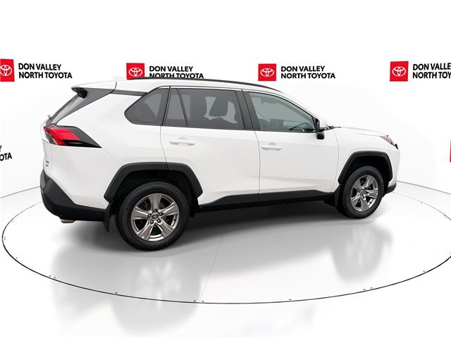 2022 Toyota RAV4 XLE (Stk: 10120860A) in Markham - Image 8 of 32
